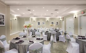 The Point Hotel & Suites